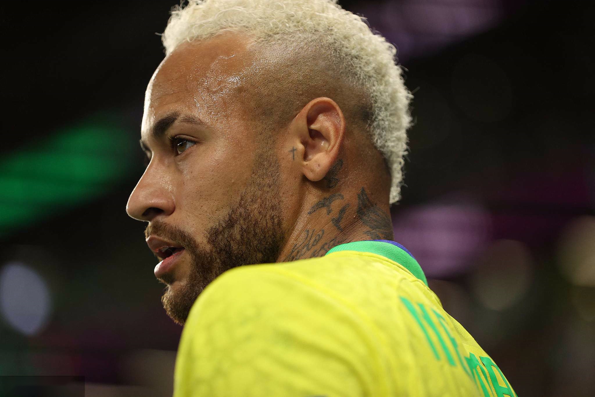 足球球员突破自我，表现堪称完美的简单介绍