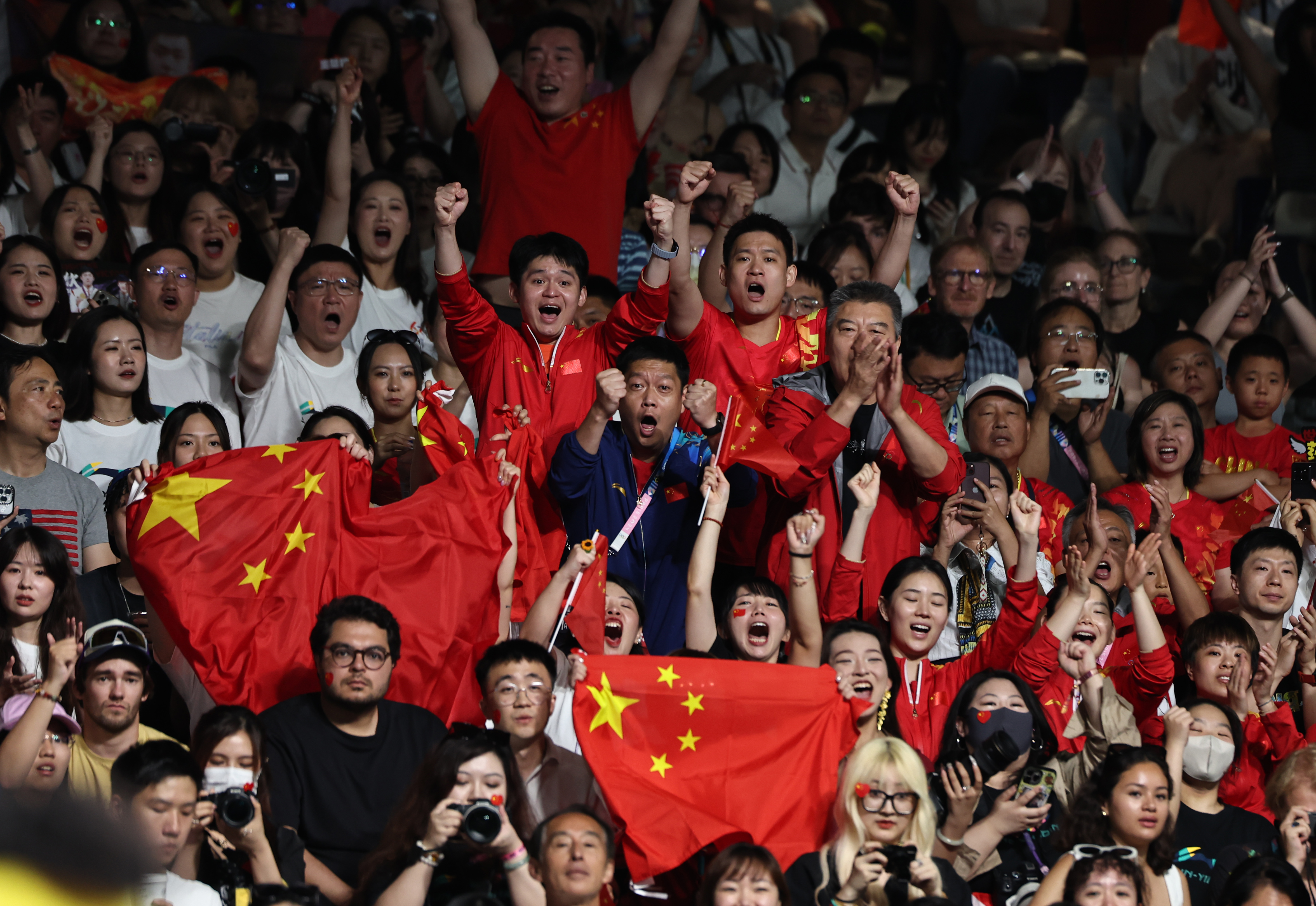 包含乒乓球热度飙升，网友热议不断的词条