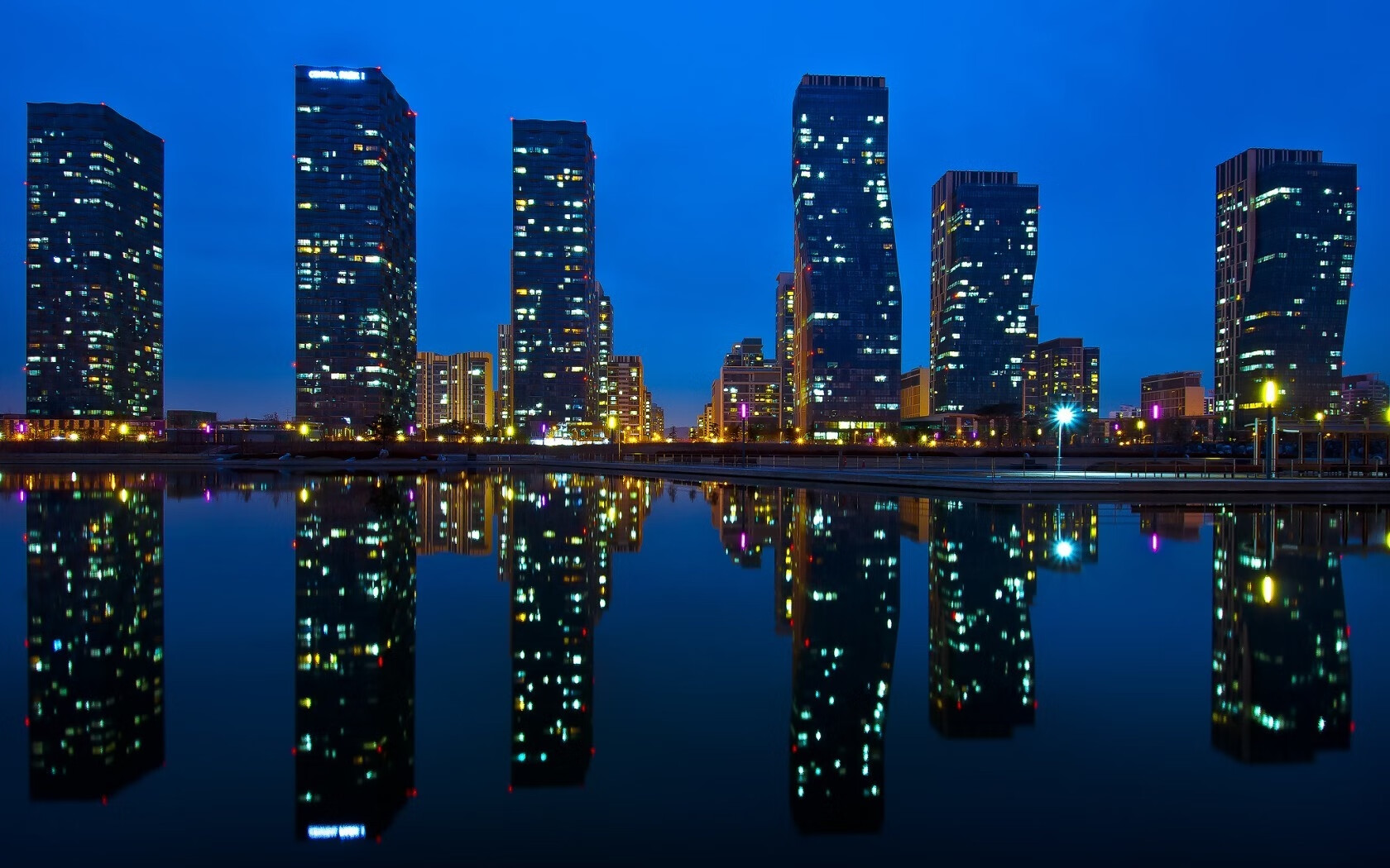 数据狂飙掩盖安菲尔德喧嚣，奥纳纳一战诠释何谓唯一，利物浦脊梁崩塌之夜