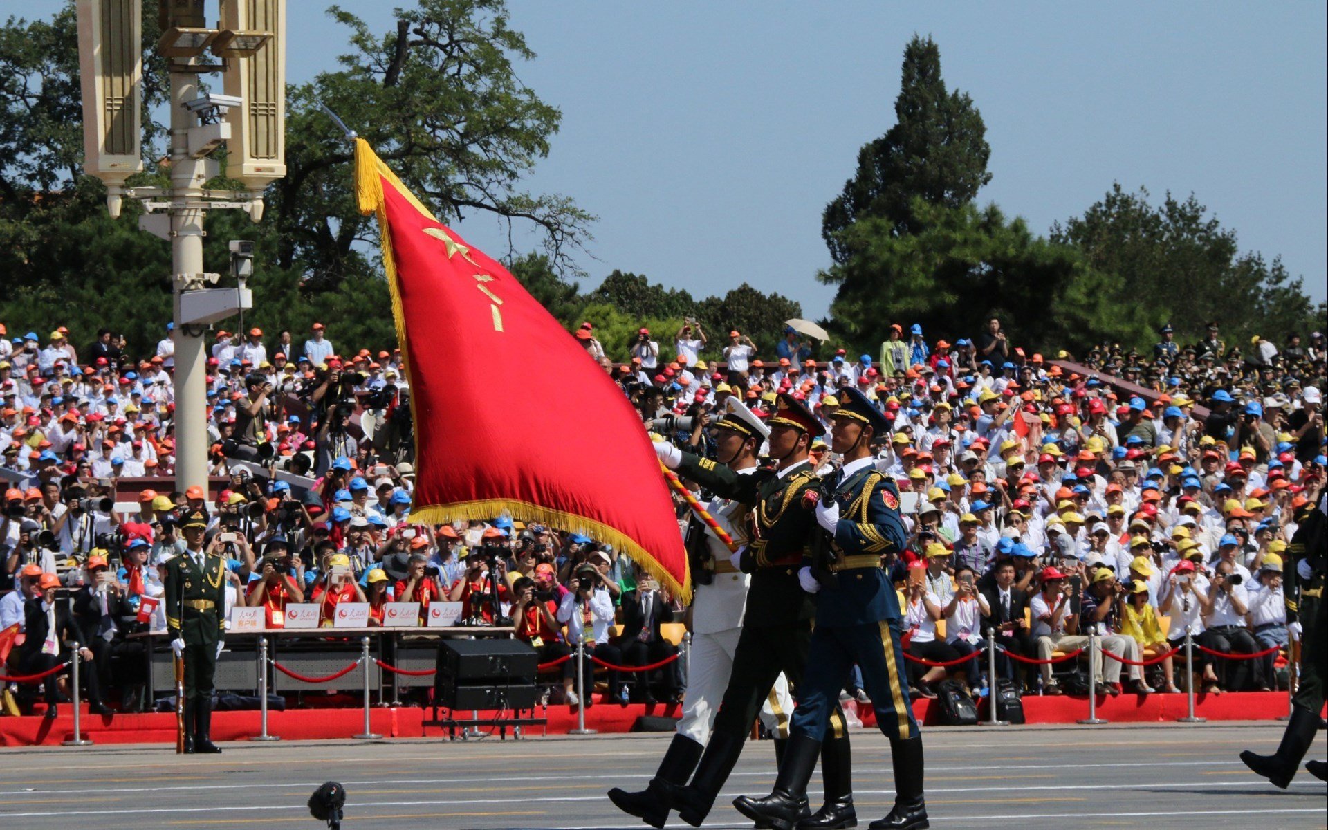 开云体育app-从饮水机到屠龙刀，霍勒迪的生涯之夜如何用15分钟撕碎快船美梦？