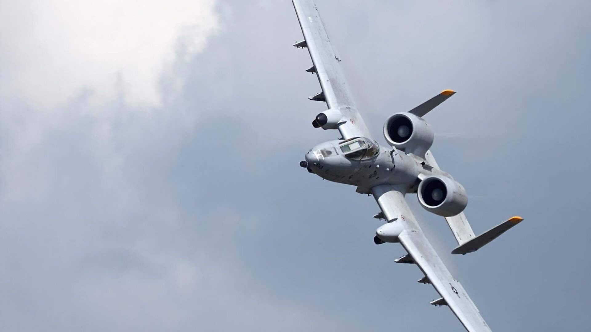 跨越重洋的篮球哲学，当詹姆斯爆发力照亮广厦的硬仗智慧